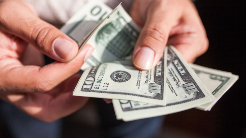 counting currency notes by hands